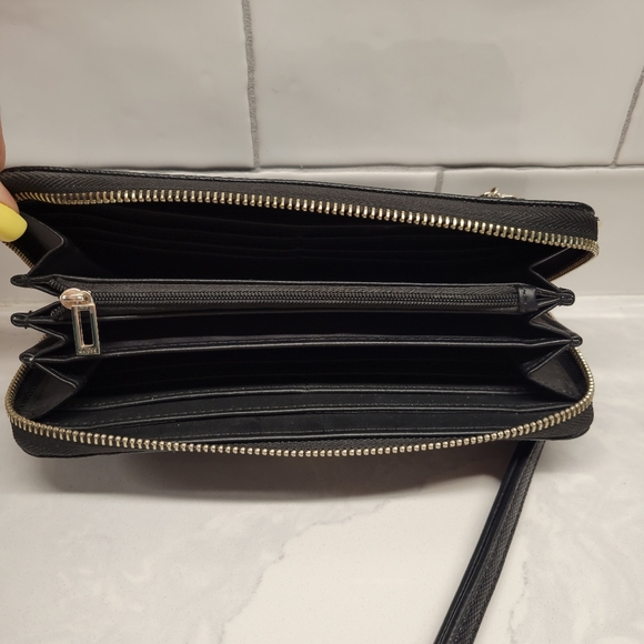 Guess wallet - Picture 3 of 4